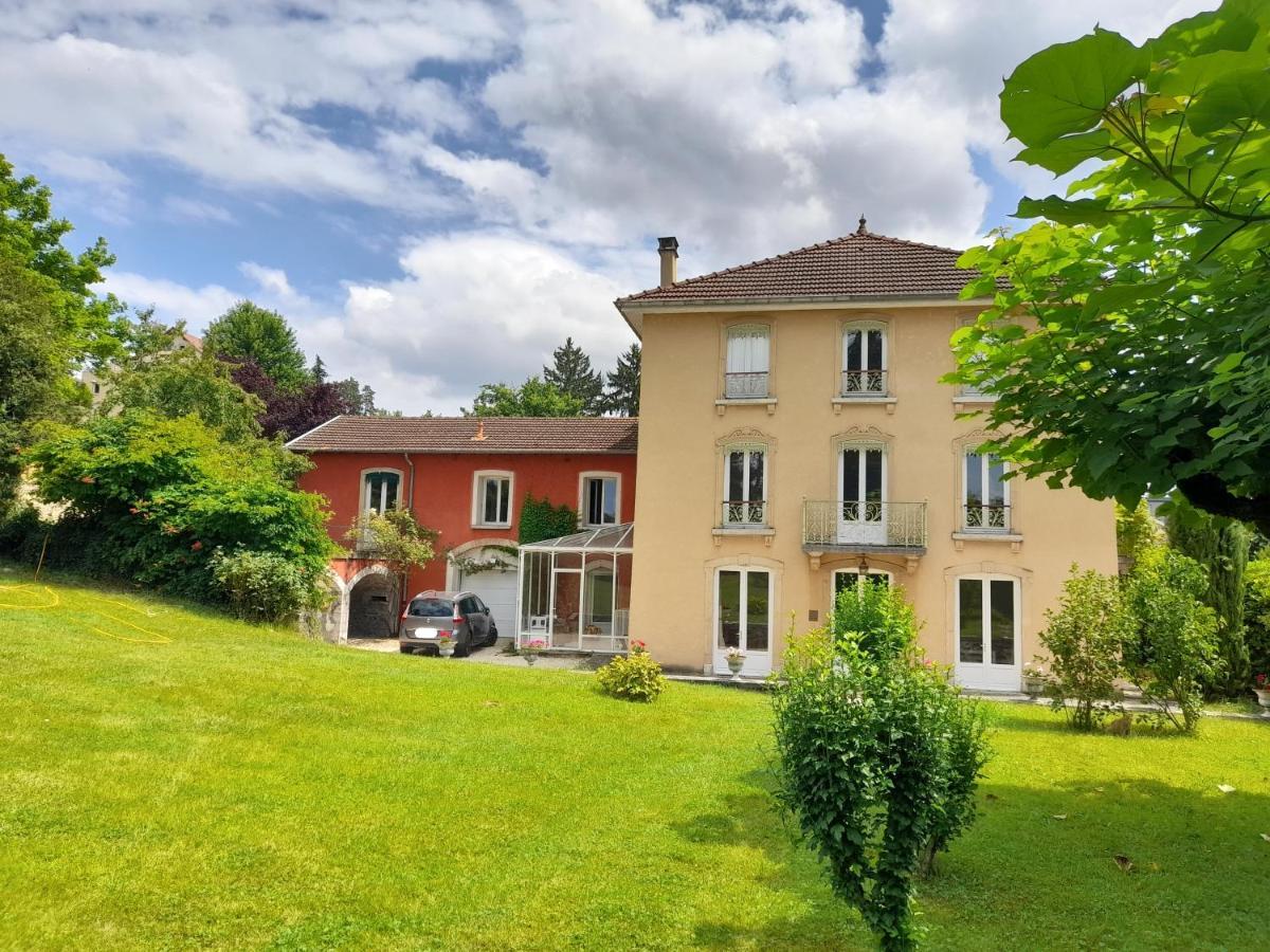 Maison Letrat Ла-Тур-дю-Пен Экстерьер фото